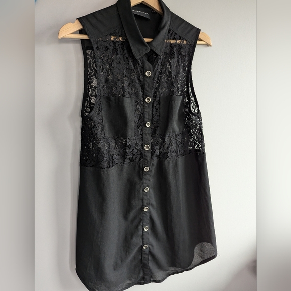 Minkpink Sleeveless Blouse - Picture 2 of 3